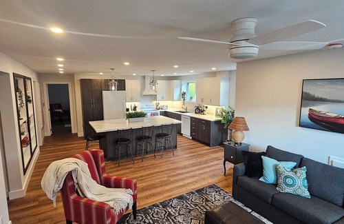 Bracebridge Apartment | Private Muskoka River front luxury apartment. Family friendly, minutes from town