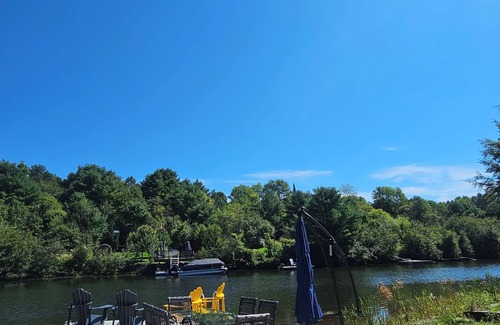 Bracebridge Apartment | Private Muskoka River front luxury apartment. Family friendly, minutes from town