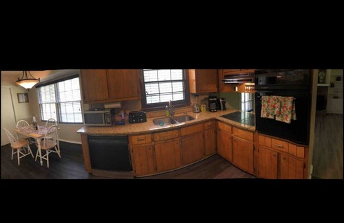 Lawrenceville Cabin | Private & Nature-packed Cabin in Gwinnett, ATL < 30mi. 65” Samsung 4K TV.