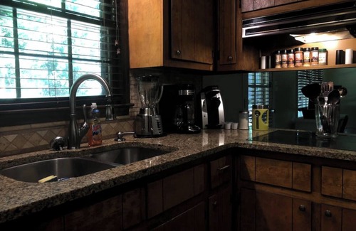 Lawrenceville Cabin | Private & Nature-packed Cabin in Gwinnett, ATL < 30mi. 65” Samsung 4K TV.