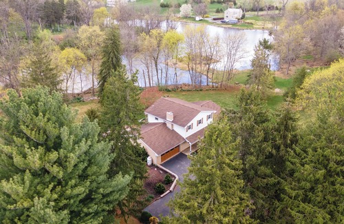 Newville House | Private near rail trail CREEK fireplc KING bed patio BBQ AC WIFI nature lovers