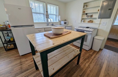 Hayesville House | Private, newly renovated Cottage Near Mountains, Nat'l Parks, and Lake Chatuge