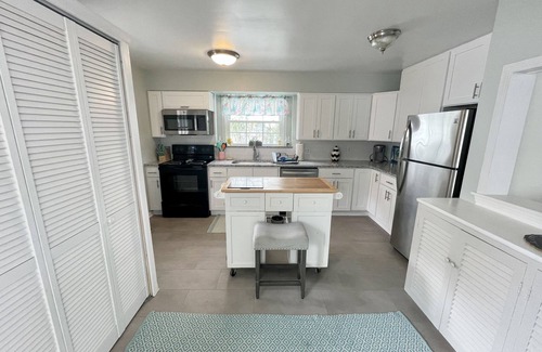 Northeast Virginia Beach House | Private North End Beach House-1 Block From Ocean!