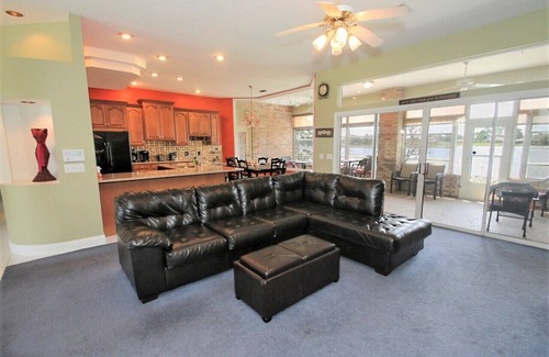 Deltona Lakes House | PRIVATE OASIS! CLEAN 4 BEDROOM, LAKE VIEW HOME!