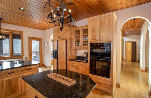 Tynecastle Cabin | Private Oasis in Tynecastle