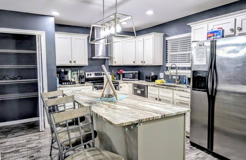 Whitemarsh Island House | Private Oasis w/Pool, Hot Tub & Bar - 15 Min to Savannah & Tybee Beach