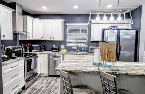 Whitemarsh Island House | Private Oasis w/Pool, Hot Tub & Bar - 15 Min to Savannah & Tybee Beach