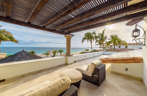 Buzzards House | Private ocean view 4bd villa. Pet friendly. Steps to the Pristine Beach.