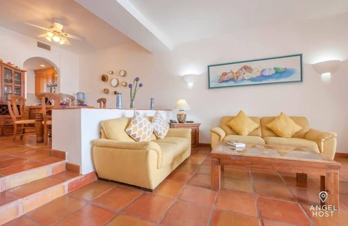 La Paz Condo | Private Oceanview balcony and Infinity Pool onsite