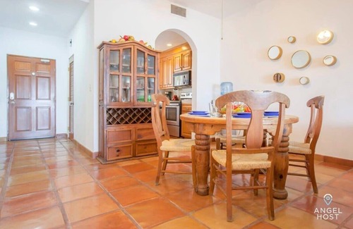La Paz Condo | Private Oceanview balcony and Infinity Pool onsite