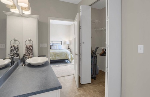 Apple Valley House | Private One Bedroom Suite