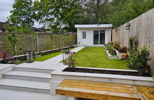 Woodhouse Apartment | Private One Bedroom Flat in Barnet, London