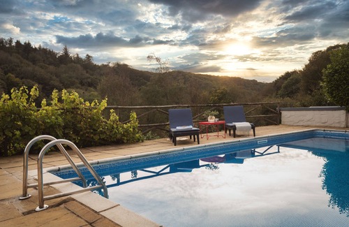 Lee Cottage | Private Outdoor Swimming Pool, close to the beach April - September