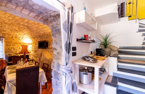 Bordighera Villa | Private parking, garden, sea at 250 mt, terrace, swimming pool, WI-FI, clima