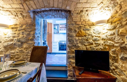 Bordighera Villa | Private parking, garden, sea at 250 mt, terrace, swimming pool, WI-FI, clima