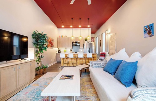 Germantown House | Private Parking in GTownWalk to Coffee,Shops,Bars!