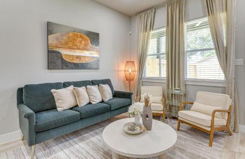Southeast Houston House | Private Patio and Yard Houston Retreat Near Golf!