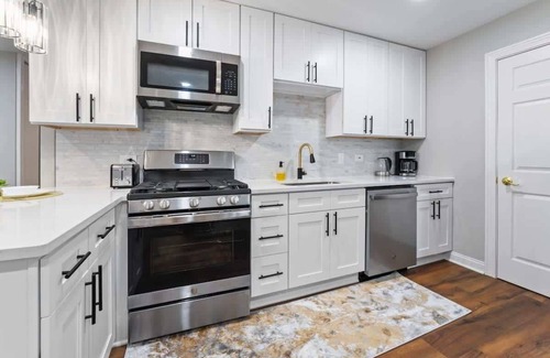 Rolling Meadows House | Private Patio w/BBQ Grill | LCP Collection