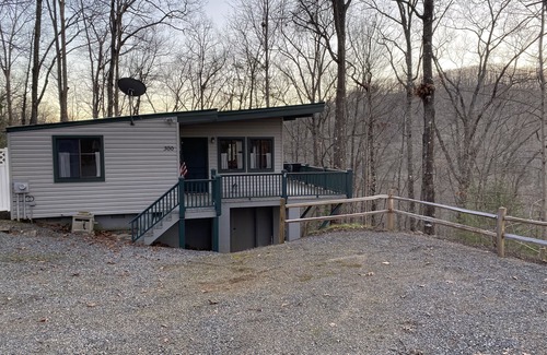 Hayesville Cabin | Private, peaceful mountain cabin in the woods with pretty views and sunsets.