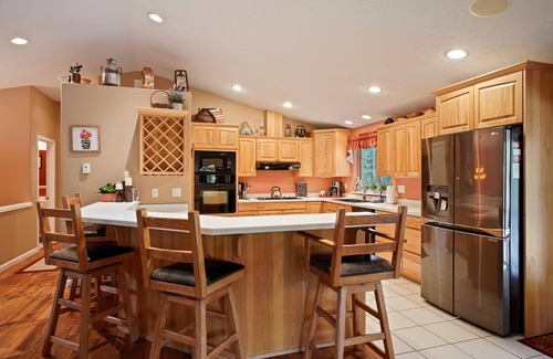 River Forest Acres House | Private, peaceful retreat near Deschutes River w/Hot Tub, fenced yard, Ping Pong, & Foosball