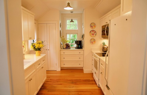 Rockport Cottage | Private Pet Friendly hideaway near the beach and town center.