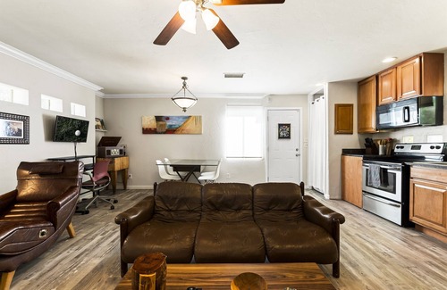 Alhambra House | Private Phx Guesthouse w/Patio & Full Kitchen