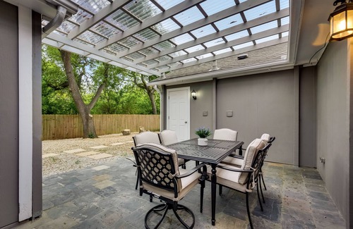 Grand Prairie House | Private Pickle-ball Court+Kids play backyard + 6 Flags +Cowboys + Airport