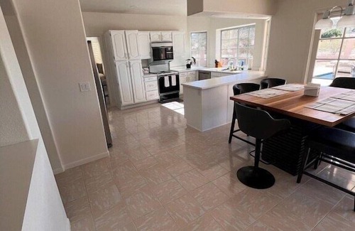 Foothills House | Private Pickleball, Pool & Putt-putt in Phoenix!