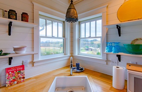 Alexander Cottage | Private Pond! Drink in the Beauty! Hiraeth Hill Cottage. Asheville rental!