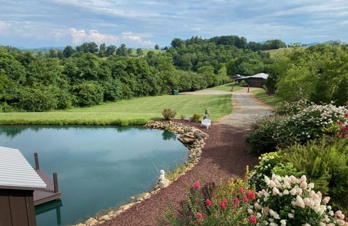 Alexander Cottage | Private Pond! Drink in the Beauty! Hiraeth Hill Cottage. Asheville rental!