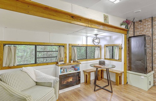 Moncks Corner House | Private Pond Retreat w/ Goats, Games, Fishing, Firepit and More!