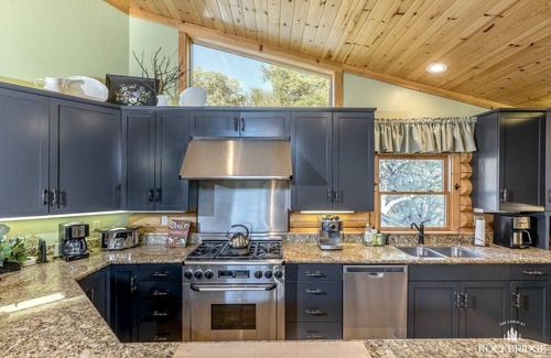 Mariposa Cabin | Private Pond, Views from All Rooms and Huge Patio