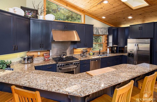 Mariposa Cabin | Private Pond, Views from All Rooms and Huge Patio