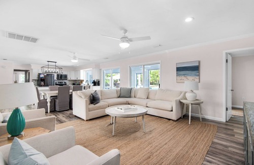 Gulf Pines House | ☀️Private Pool-6-Seater LSV(Golf Cart)-6BR Beach Therapy☀️