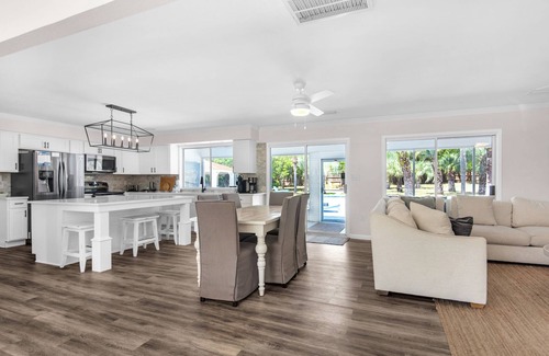 Gulf Pines House | ☀️Private Pool-6-Seater LSV(Golf Cart)-6BR Beach Therapy☀️