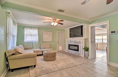 St. Petersburg - Clearwater House | Private Pool, 7 Mi to Spa Beach! Family Pastel Gem