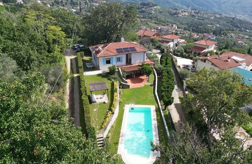 Corsanico Villa | Private pool, A/C, Sea View, 8 Sleeps, Garden