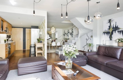Sant Gervasi Apartment | Private pool and garden 3-bedroom duplex sleeps 10 in central location