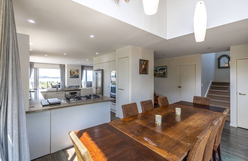 Oneroa House | Private pool and vast sea views, central 4 bedroom house