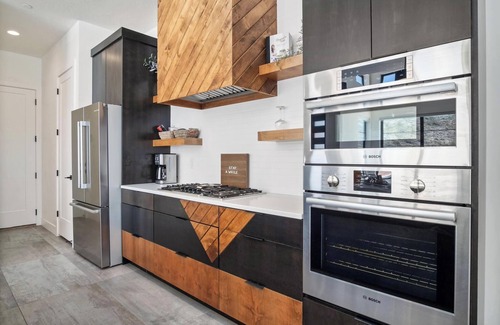 Hurricane House | Private Pool and Spa with EV Charging, BBQ Grill!