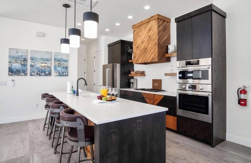 Hurricane House | Private Pool and Spa with EV Charging, BBQ Grill!