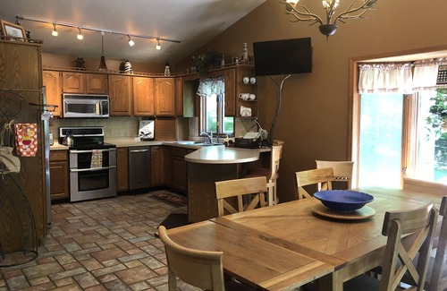 Lake Michigan Beach House | PRIVATE POOL, close to Public Beaches, Wineries, Golf Courses, Fishing,Boating