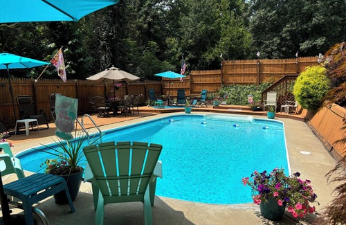 Lake Michigan Beach House | PRIVATE POOL, close to Public Beaches, Wineries, Golf Courses, Fishing,Boating