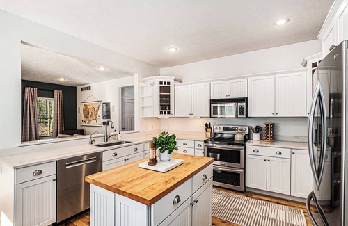 West Olive House | Private Pool | Game Room | Shuffleboard | Nursery | Two kitchens | Firepit