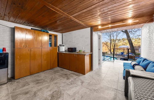 Lilburn House | Private Pool, Game Room, Pool Table & 20 Minutes to Atl Attractions & $150 in activities included!