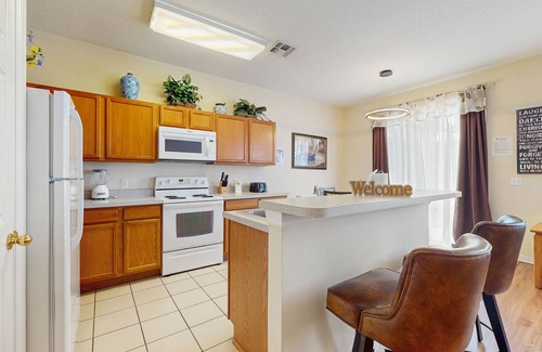 Windwood Bay House | Private Pool, Great for Kids, 12 Miles to Disney Dogs OK, Snowbirds Welcome