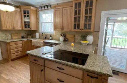 Gallatin House | Private pool & Hot Tub home minutes from lake & Broadway
