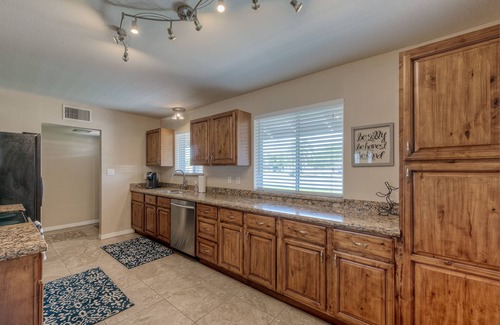 Cox Heights House | PRIVATE POOL - NEW EVERYTHING! Be our guest!