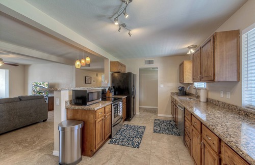 Cox Heights House | PRIVATE POOL - NEW EVERYTHING! Be our guest!