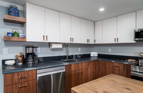 Downtown Charleston Apartment | Private Pool Oasis 4 Bedroom Suite